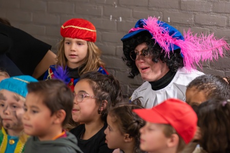 2025-11-23 Sint leest voor-18